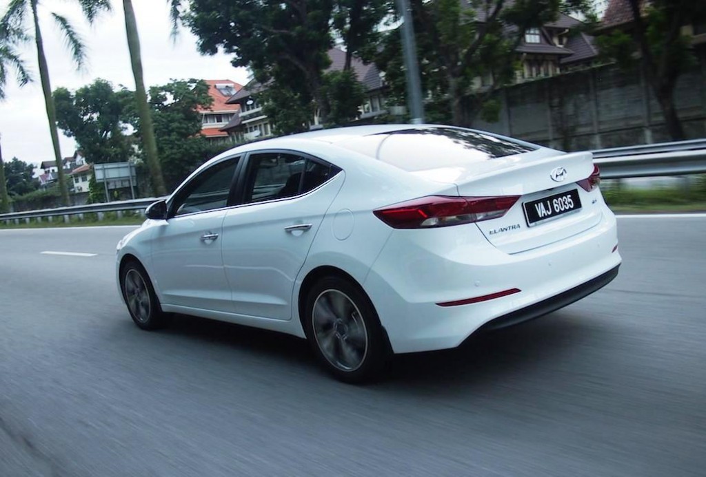 hyundai-elantra-2.0LP1014484