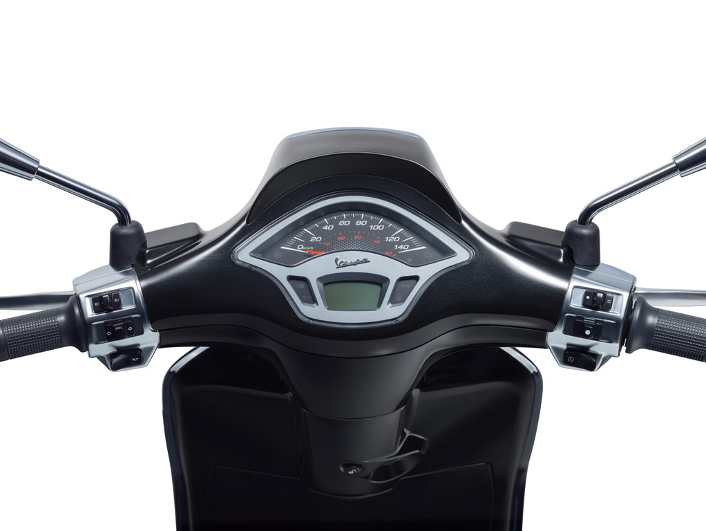 Vespa Sprint Carbon 03