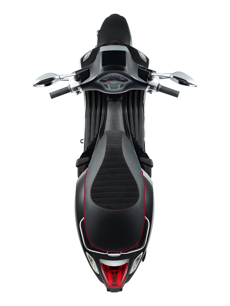 Vespa Sprint Carbon 04