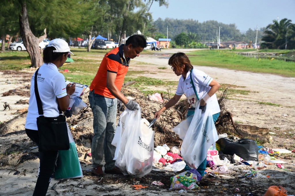 06 NNN Beach Clean Up