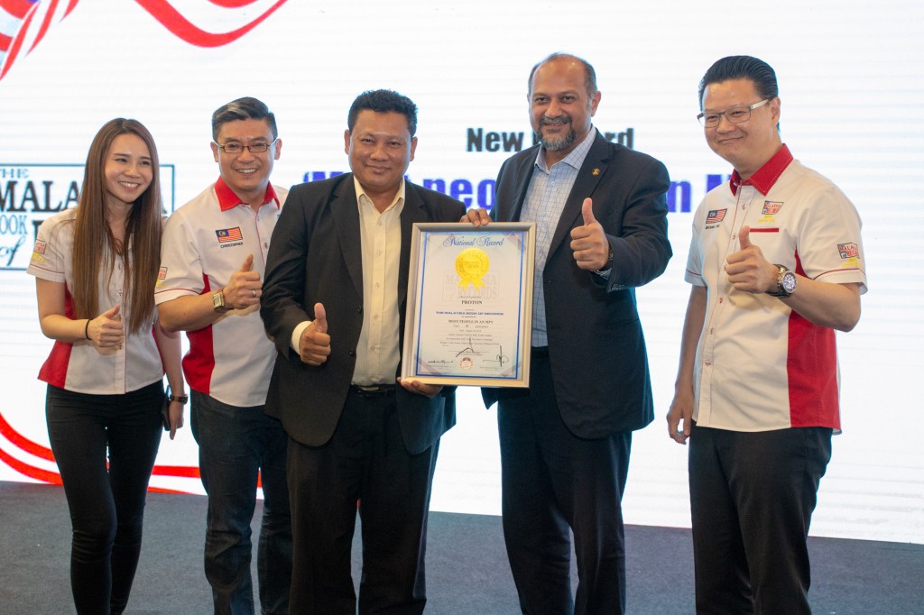 IMAGE_MBR LIVE_PROTON RECEIVED AWARD