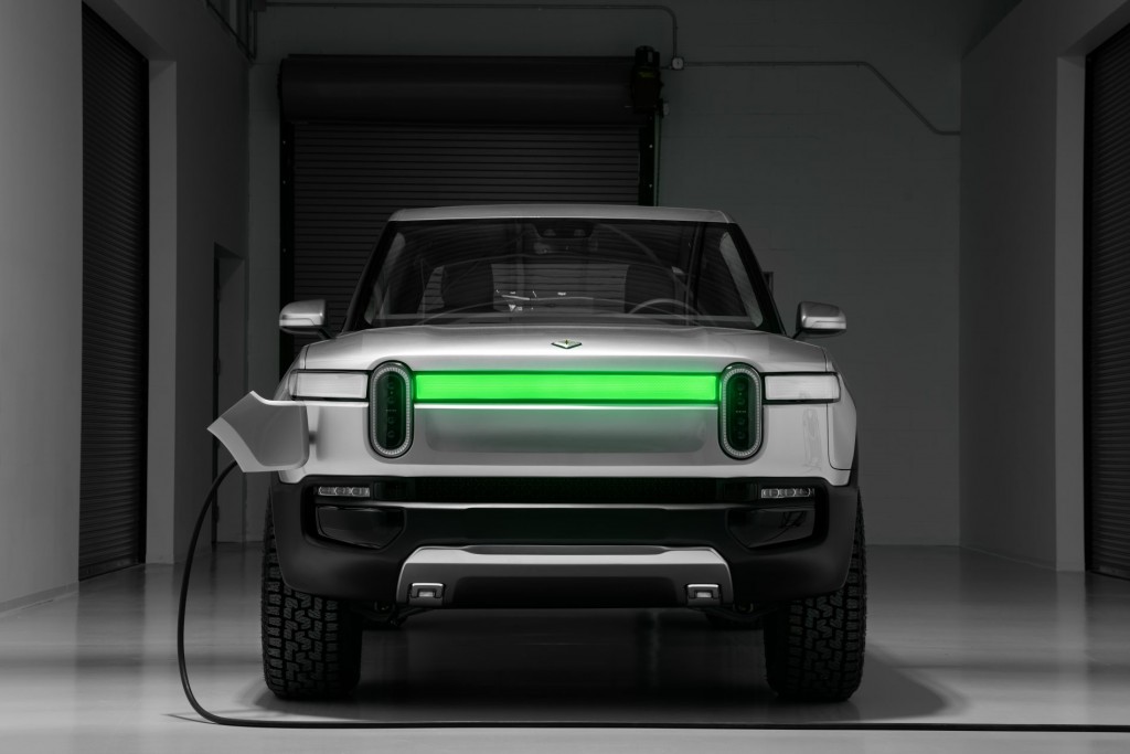 E.-Rivian_R1T_Front_Charge_Indicator-e1543093573538