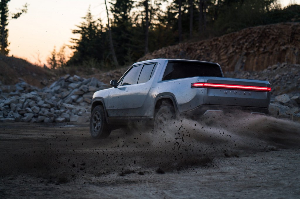 K.-Rivian_R1T_Fun_In_Dirt_2-e1543093612302