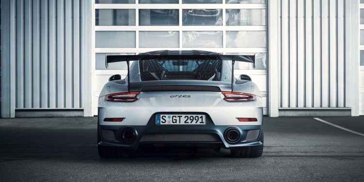 Porsche-911-GT2-RS_1