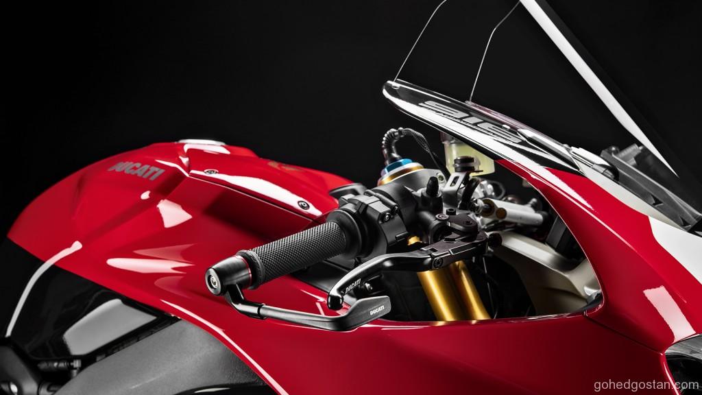 Panigale-V4-916-Anniversario-MY20-07-Gallery-Studio-1920x1080
