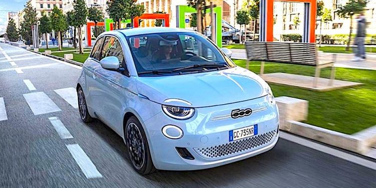 Memandang ke hadapan 2021, Fiat baru-baru ini juga mengumumkan bahawa ia telah memperbaharui barisan 500 mereka untuk tahun depan. Penyegaran ini termasuk perubahan pada tahap trim, warna luaran dan reka bentuk dalaman kereta bandar yang bergaya ini.