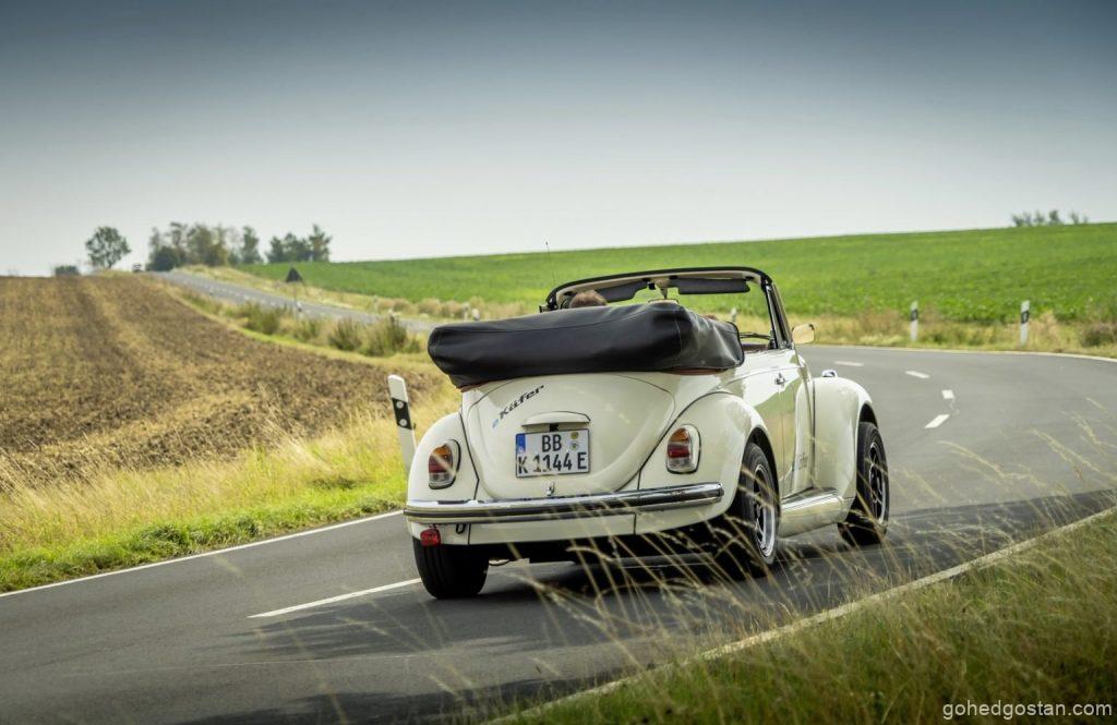 Volkswagen-e-Beetle-Cabriolet-Back-Right-Rolling-4.3