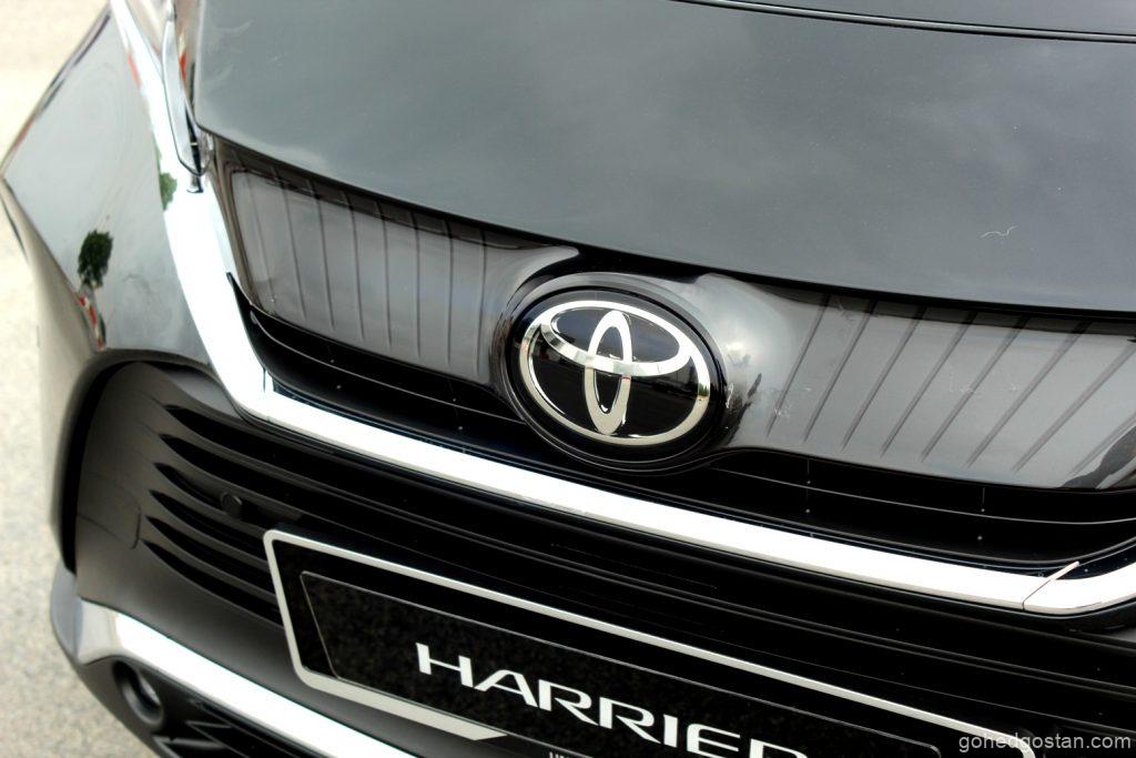 Toyota Harrier - gril depan emblem - 2.0