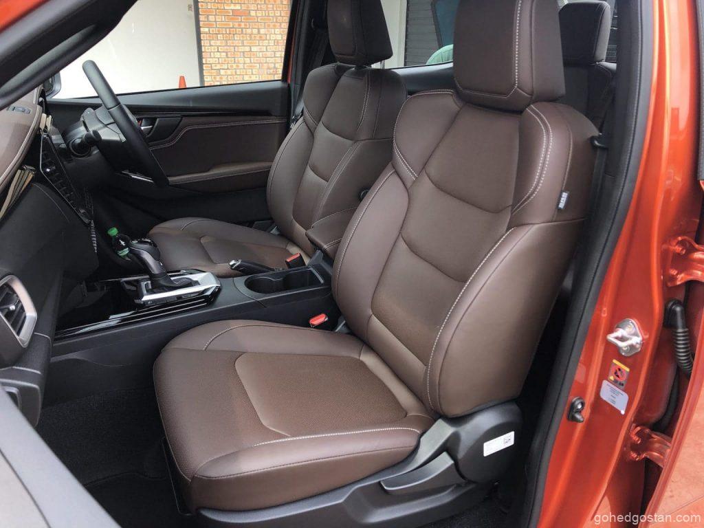 Isuzu-D-Max-Bookings-front-seats-2.2