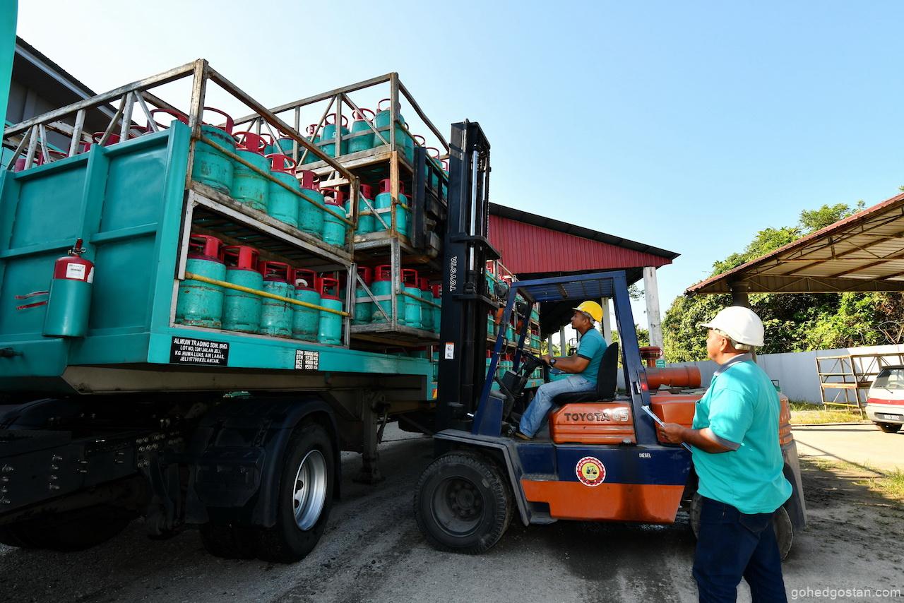 Pengangkut LPG New Truck Generation Pertama Pantai Timur