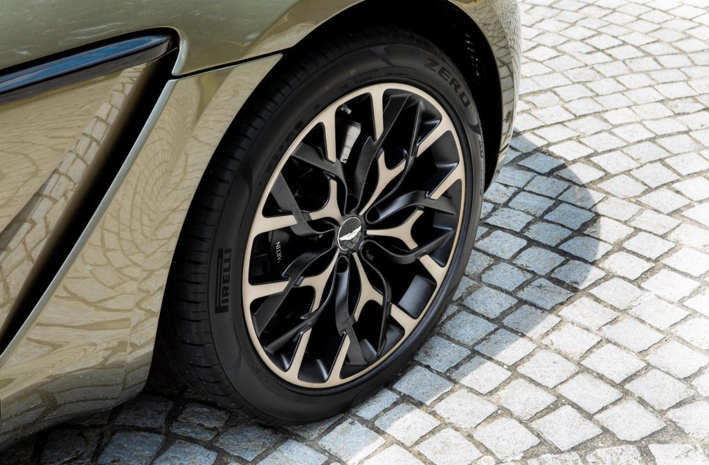 Aston Martin DBX Arden Green 10