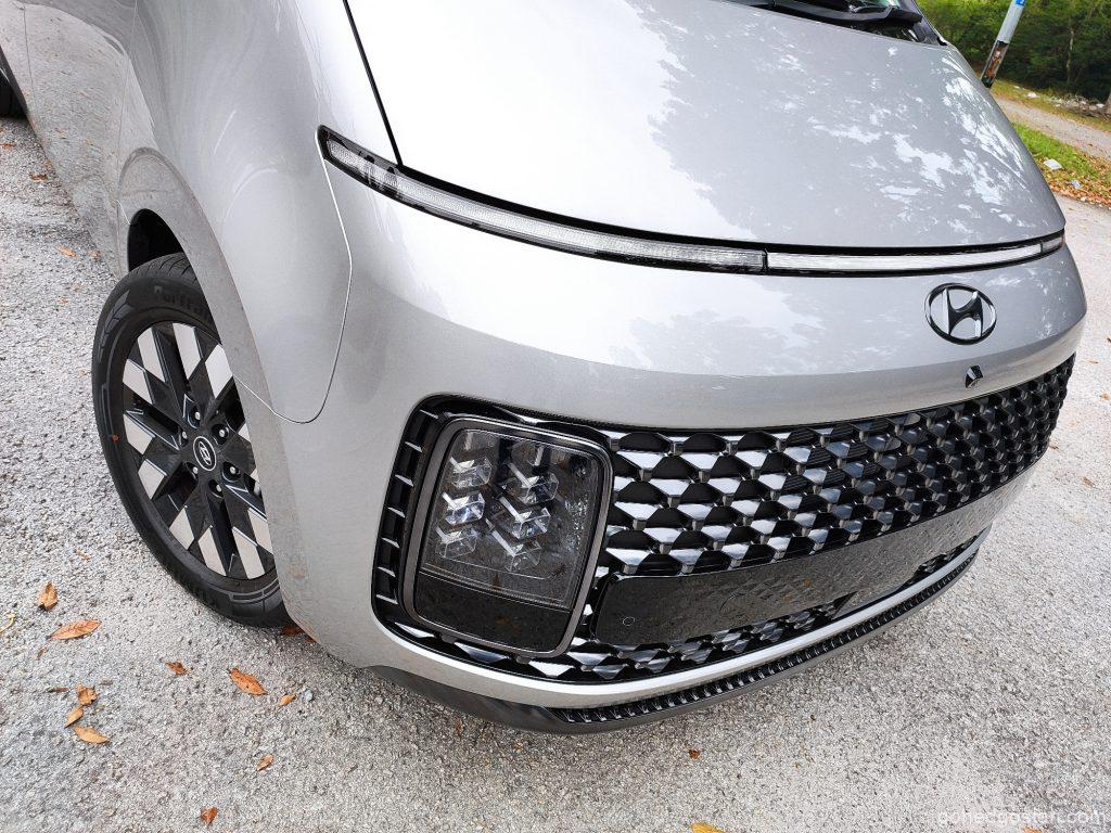 Hyundai Staria Premium