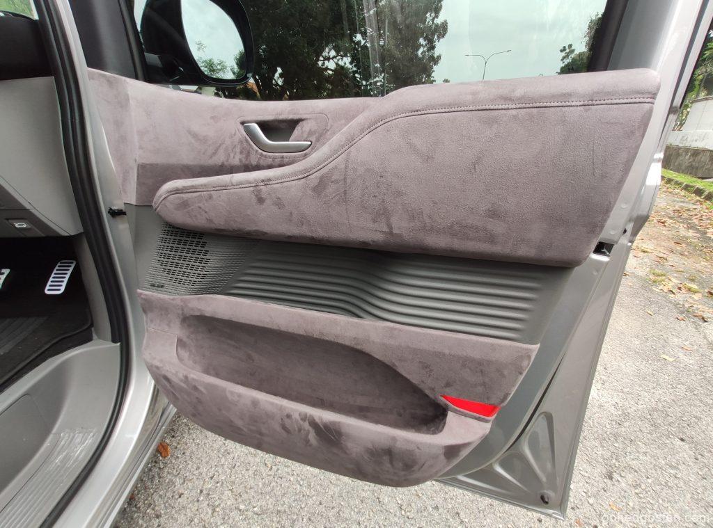 Hyundai Staria Premium