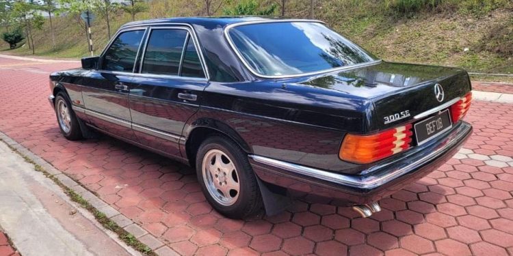 1986 Mercedes W126 S-Class back right 4.0