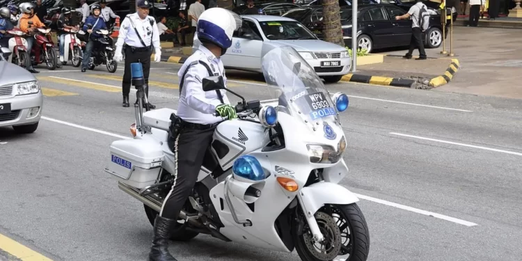 Traffic-Police-PDRM-polis-trafik-photo-by-Rivarix-3.0