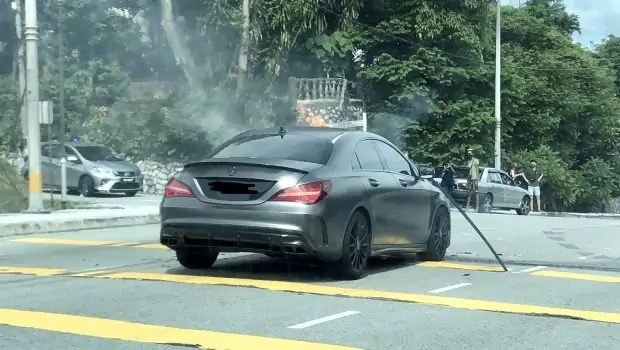 Car-Fire_Benz_1.0