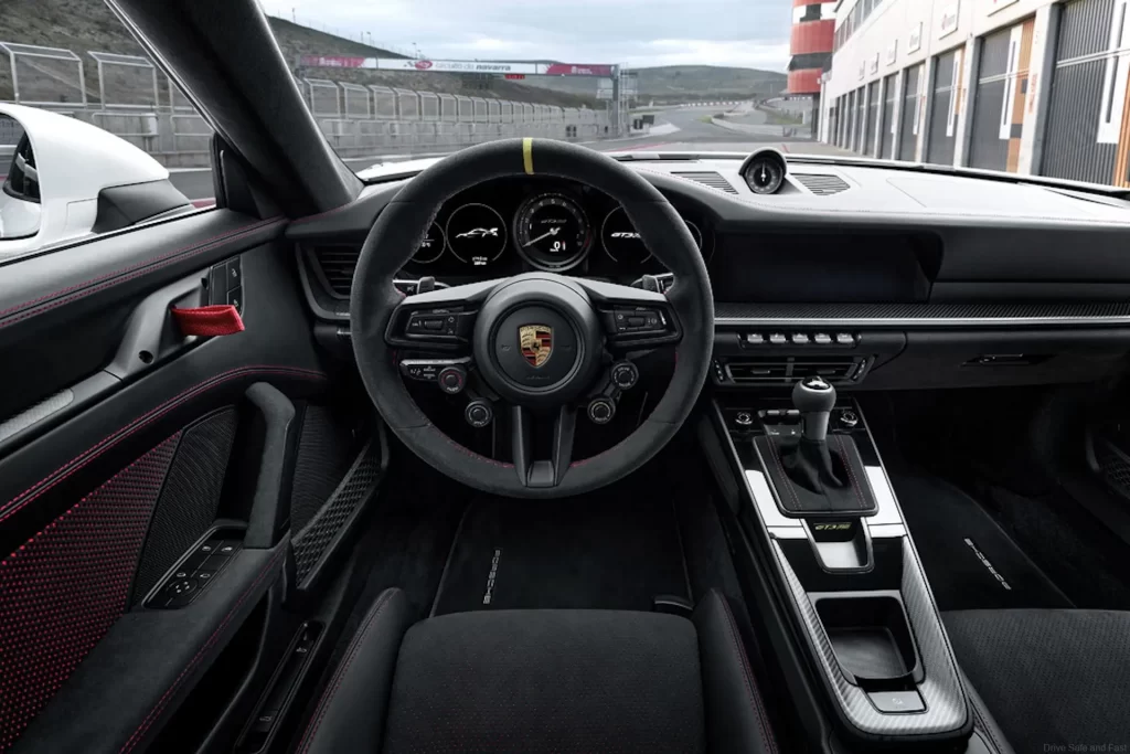2023-Porsche-911-GT3-RS-7.3