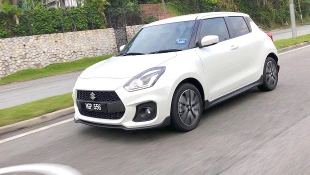 Suzuki-Swift-Sports_white_test-drive 1.0