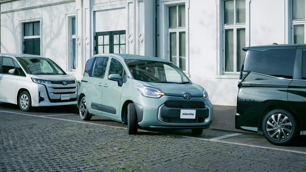 Toyota-Sienta-1.0