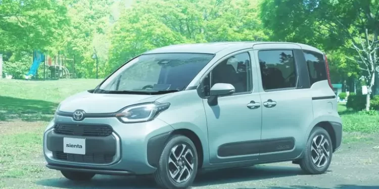 Toyota-Sienta-3.0