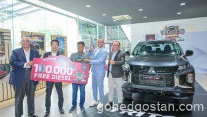 100000th-Triton-Handover.-From-MMM-COO-Ilham-Helmi-CEO-Shinya-Ikeda-Tritons-100000th-Customer-Muhammad-Faerus-and-from-EON-Berhad-CEO-Akkbar-Danial-and-COO-Shamsul-Haq-1.0