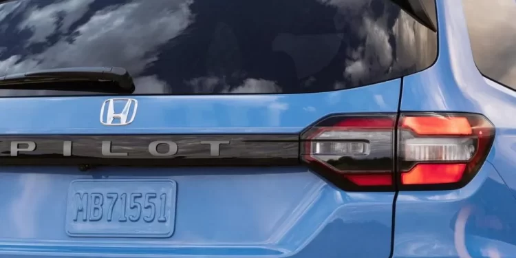 2023-Honda-Pilot-TrailSport-teaser-2.0