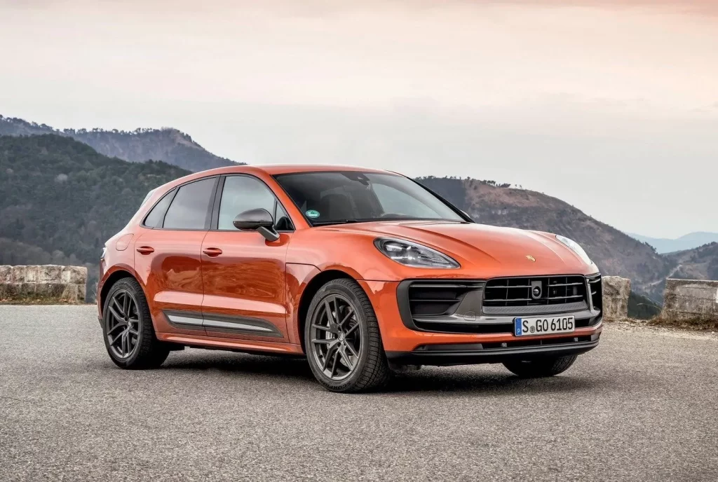 Porsche-Macan_T-parked-4.0