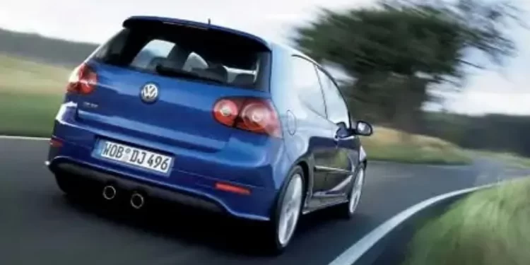 Volkswagen-Golf-R32-2.0