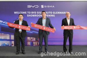 Syed-Iskandar-Syed-Hussain-SISMA-Auto-Director-Syed-Khalil-Syed-Ibrahim-SISMA-Auto-MD-and-Joinh-Lim-GM-Sime-Darby-Beyond-Auto_2