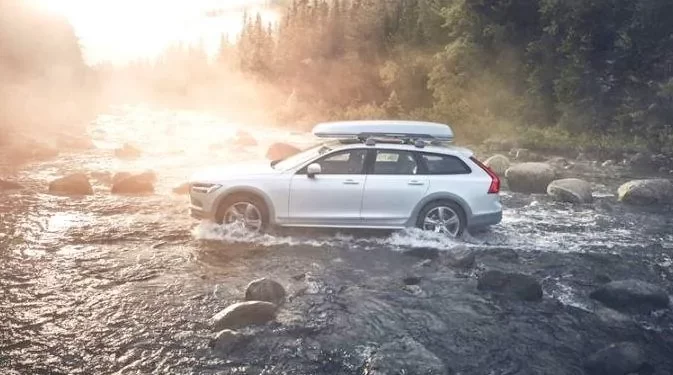 Volvo-Cross-Country-water-crossing-2.3