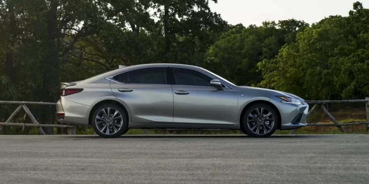 2024-Lexus-ES-3.2