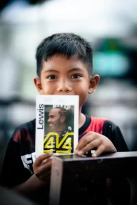 Lewis-Hamilton-in-Malaysia-petronas-4.0