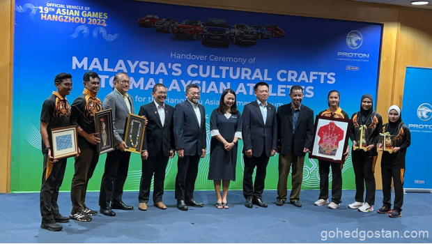 PROTON sampai kraftangan budaya negara kepada atlet negara