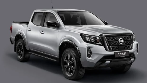 The-New-Nissan-Navara-Black-Edition-V-variant-enhanced-with-stealthy-blacked-out-trim-gloss-black-rims-1.0