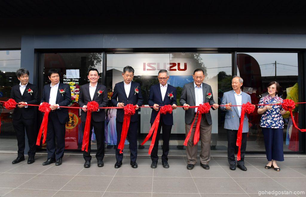 Isuzu-New-3S-Centre-Ribbon-cutting